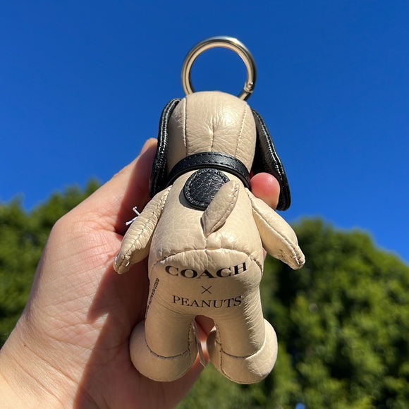 COACH X Peanuts Snoopy Collectible Bag Charm - Picture 6 of 6